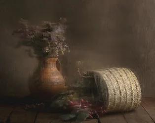 Rustikale Trauben und Blüten