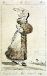 Elegante Frau trägt einen Mantel und einen Samthut mit Federn. Frauenmode-Illustration von Horace Vernet (1789 - 1863) für die Nummer 20, um 1810, eines „Wunderbaren“.