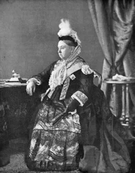 Königin Victoria in dem Kleid, das sie beim Gottesdienst zu ihrem goldenen Thronjubiläum trug, 1887.