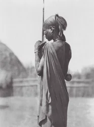 Afrika: Nuer in Shilluk-Kleidung