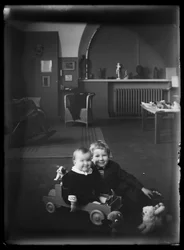 Tom und Uhra Simberg im Atelierhaus an der Siltasaarenkatu
