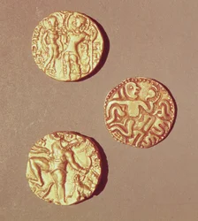 Dinars von Kumargupta I (425-454), Chandragupta I (320-335) und Sri Rajray (Gold)
