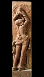 Indische Kunst: Stuckrelief mit der Darstellung einer Mutter und ihres Kindes. Kuschana-Zeit (Kouchan oder Kuschan), 1. Jahrhundert. Neu-Delhi, Nationalmuseum.