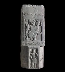 Stupa-Platte mit einem Zwerg und skythischen Figuren, von der Stätte Nagarjuna (Relief)