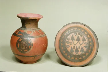 Terrakottatopf und Deckel, aus Friedhof H in Harappa, Industal, 1500 v. Chr.-1200 v. Chr.