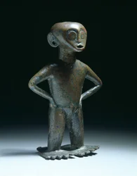Stehende weibliche Figur
