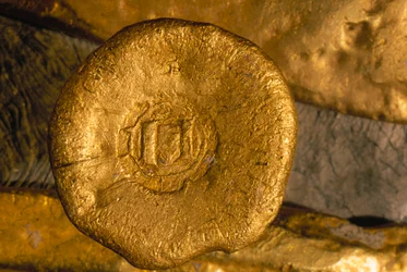 Ein glitzernder Schatz aus Gold und Silber wurde vom Meeresboden geborgen. Schätze wie diese goldenen Knöpfe wurden aus der Neuen Welt über Kuba nach Sevilla verschifft. Mit freundlicher Genehmigung des Büros des Historikers der Stadt Havanna.
