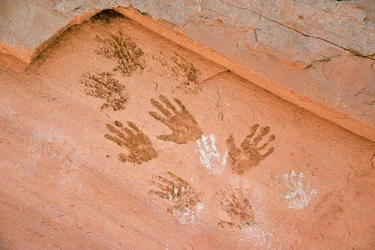 Anasazi-Handabdruck, antike Felskunst gefunden in Grand Gulch, Utah