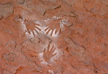 Alte Anasazi-Felskunst, ein Handabdruck im Grand Gulch, Utah