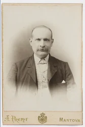 Foto auf einer Postkarte, den Maler Albano Lugli darstellend