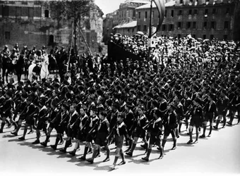 Rom. Balilla-Parade in der Via dell