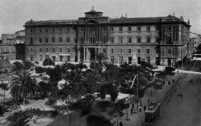 Taranto, Palazzo degli Uffici (s/w Foto)
