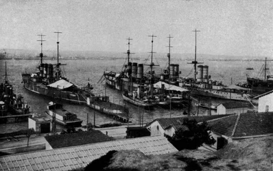 Taranto, Regie Navi Roma, Napoli, San Giorgio vor Anker im Mar Piccolo (s/w Foto)