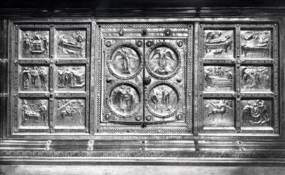 Rückseite des Wulvinius-Altars, geschenkt von Angilberto II im Jahr 835