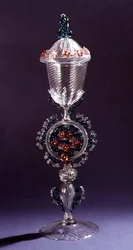 Farbloser Kelch mit aufwendigem farbigem Stiel von Salviati & Co., 1869