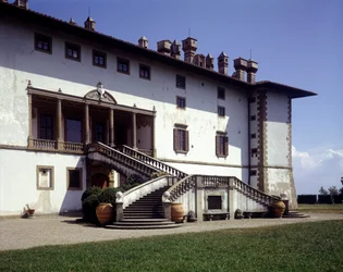 Fassade der Villa Medicea, genannt die Ferdinanda oder die Villa der hundert Schornsteine in Artimino