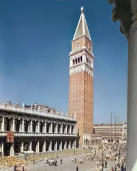 Die Libreria Sansoviniana und der Campanile