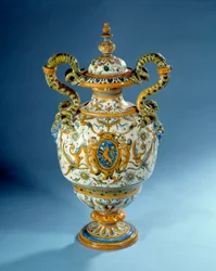 Vase mit gedrehten Henkeln aus Majolika, hergestellt in den Fayencefabriken von Patanazzi in Italien (spätes 16. und 17. Jahrhundert). Paris, Louvre Museum