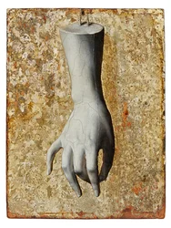 Stillleben einer fein skulptierten weiblichen Hand