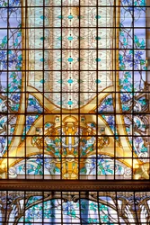 Nancy (Departement 54), Jugendstil, „Das Clematis-Fenster“ (1901), Buntglas von Jacques Gruber (1870-1936), bei Credit Lyonnais, rue St Georges