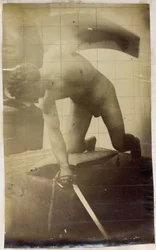 Studie eines männlichen Aktmodells, kniend mit Schwert und Schild in den Händen, im Atelier von Jacques de Lalaing