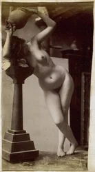 Studie eines weiblichen Aktmodells, von vorne gesehen, im Atelier von Jacques de Lalaing, Vorstudie für einen kreisförmigen Brunnen