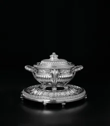 Louis XV Suppenschüssel, Deckel und Ständer aus dem Orloff-Service