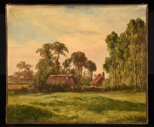 Landschaft mit Blick auf einen Bauernhof durch die Bäume