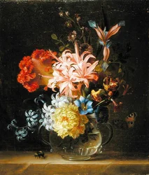 Stillleben von Blumen in einer Glasvase, mit einer Hummel und einem Schmetterling