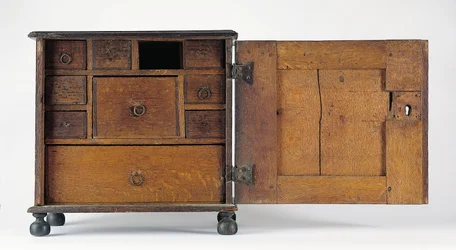 Der geschnitzte und verzierte Wertsachenschrank von Joseph und Bathsheba Pope, Salem, Massachusetts