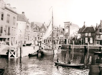 Kanalhof, Dordrecht, Niederlande, 1898