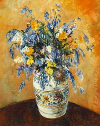 Blaue Glockenblumen und Narzissen in einer verzierten Vase