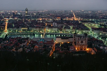 Ein Blick auf Lyon zwischen der Pont de la Feuillite und der Pont Bonaparte in der Dämmerung...