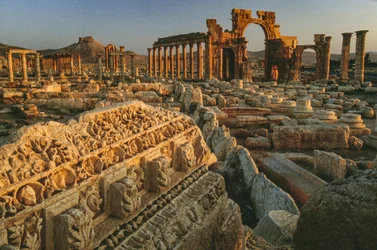 Blick auf die römischen Ruinen von Palmyra. PALMYRA, SYRIEN.