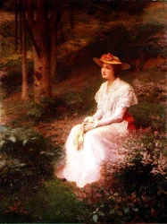 Elegante Dame im Wald sitzend