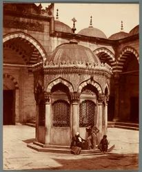 „Brunnen im Hof der Yeni Cami“
