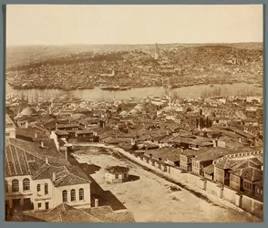 „Pera und Galata“ [Istanbul. Stadtpanorama - Ansicht der Stadtteile Pera und Galata]