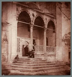 „Portikus der Süleymaniye“ [Istanbul. Portikus der Süleymaniye-Moschee]