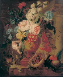 Blumen in einer Terrakottavase, dekoriert mit Putti, mit Früchten, Schmetterlingen, einer Schmeißfliege, einer Schnecke, einer Spinne und vier Küken in einem Nest auf einem Sims