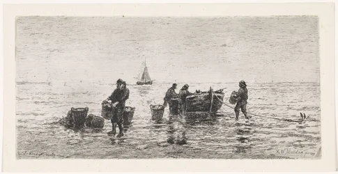Fischer entladen ein Boot am Strand