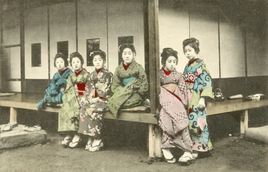 Gruppe japanischer Frauen, wahrscheinlich Geishas