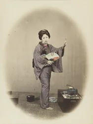 Japanische Frau in traditioneller Kleidung