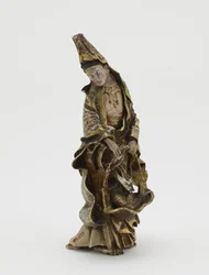 Figur von Kannon, die einen Fisch in einem Korb hält, Meiji-Ära
