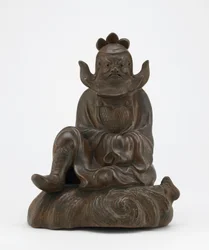 Figur von Shoki, dem Dämonenbezwinger, sitzend auf einem Felsen, Imbe, Okayama-Präfektur, Edo-Zeit oder Meiji-Ära