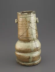 Blumenvase mit zwei Henkeln, Präfektur Mie, Momoyama-Periode, frühes 17. Jahrhundert