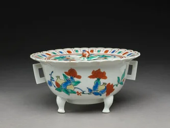 Koro-Schale mit flachem Deckel, Kakiemon-verwandte Ware