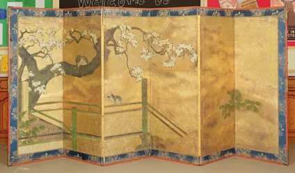 Einer von zwei bemalten Bildschirmen, Japanisch, spätes 17. oder frühes 18. Jahrhundert