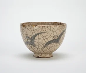 Teeschale mit Design von Regenpfeifern, Kyoto-verwandte Ware, Mitte des 19. Jahrhunderts