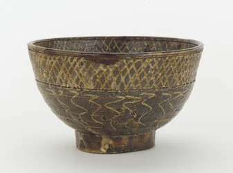 Teeschale mit eingravierter Dekoration, Tsushima-Insel, Nagasaki-Präfektur, Edo-Periode