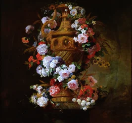 Vase umgeben von einem Blumenkranz